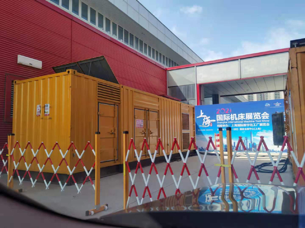 八步发电车出租-发电机无电压或电压太低怎么办？