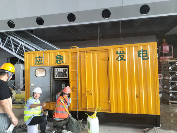 八步怎样判断空气滤清器是否需要更换？